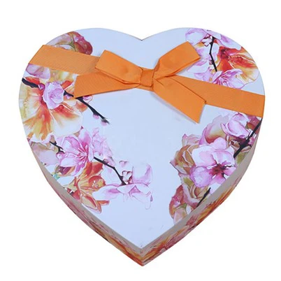 Herzschachtel voller Rosen